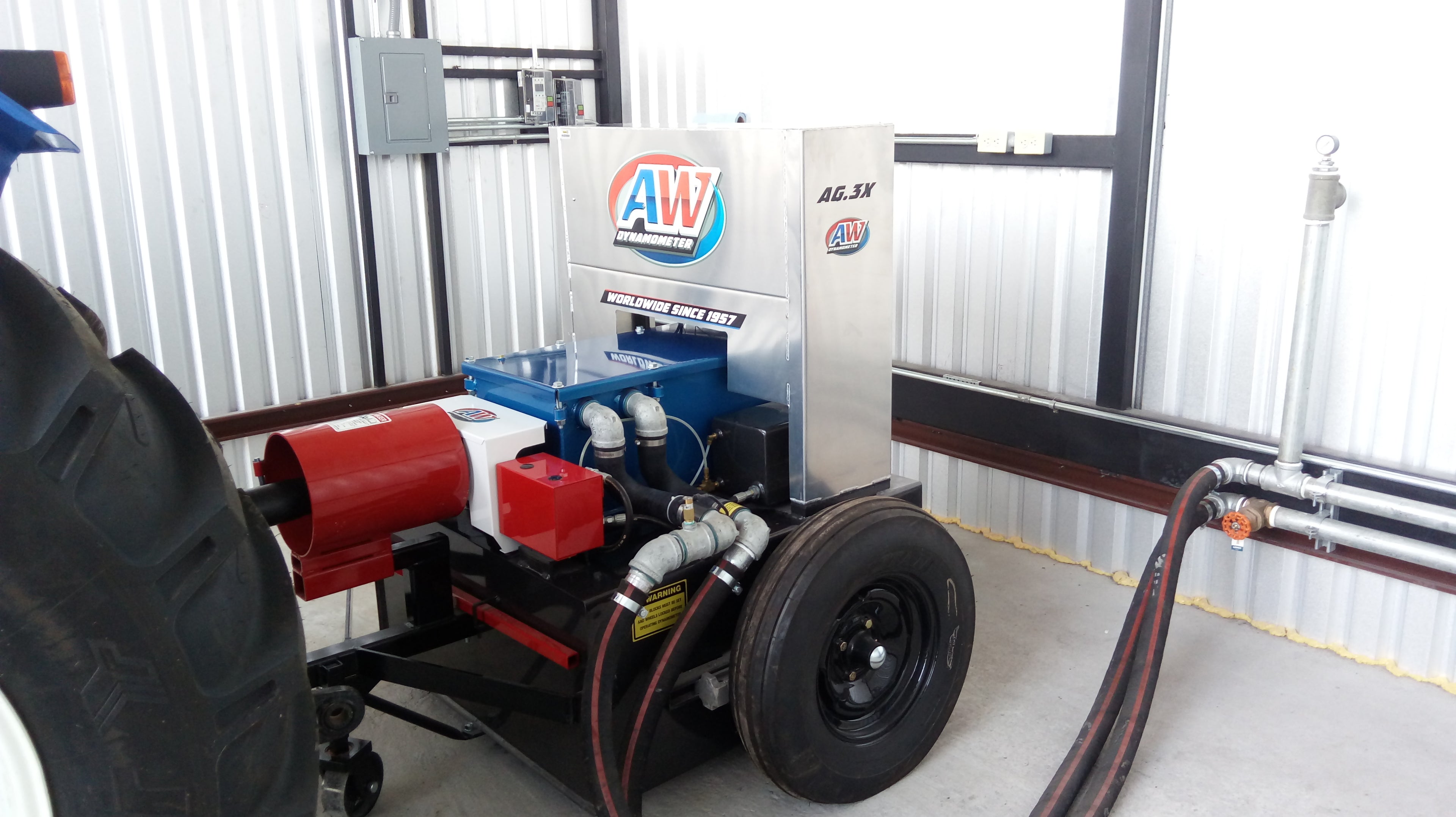 El dinamómetro AW AG.3X mide con precisión la potencia y el torque de tractores agrícolas. Herramienta ideal para pruebas de rendimiento y optimización del motor.